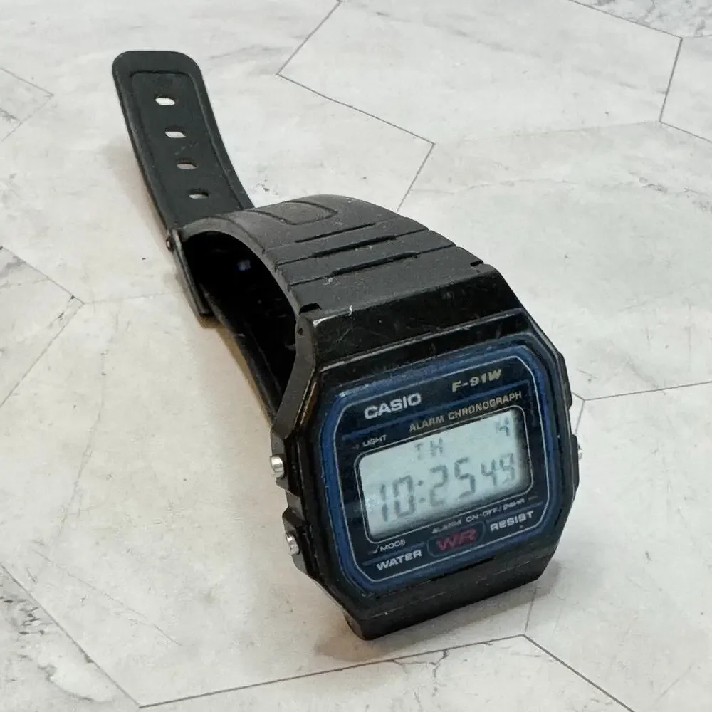 Vintage CasioF-91W Watch Model 593 Alarm Chronograph Light WORKS